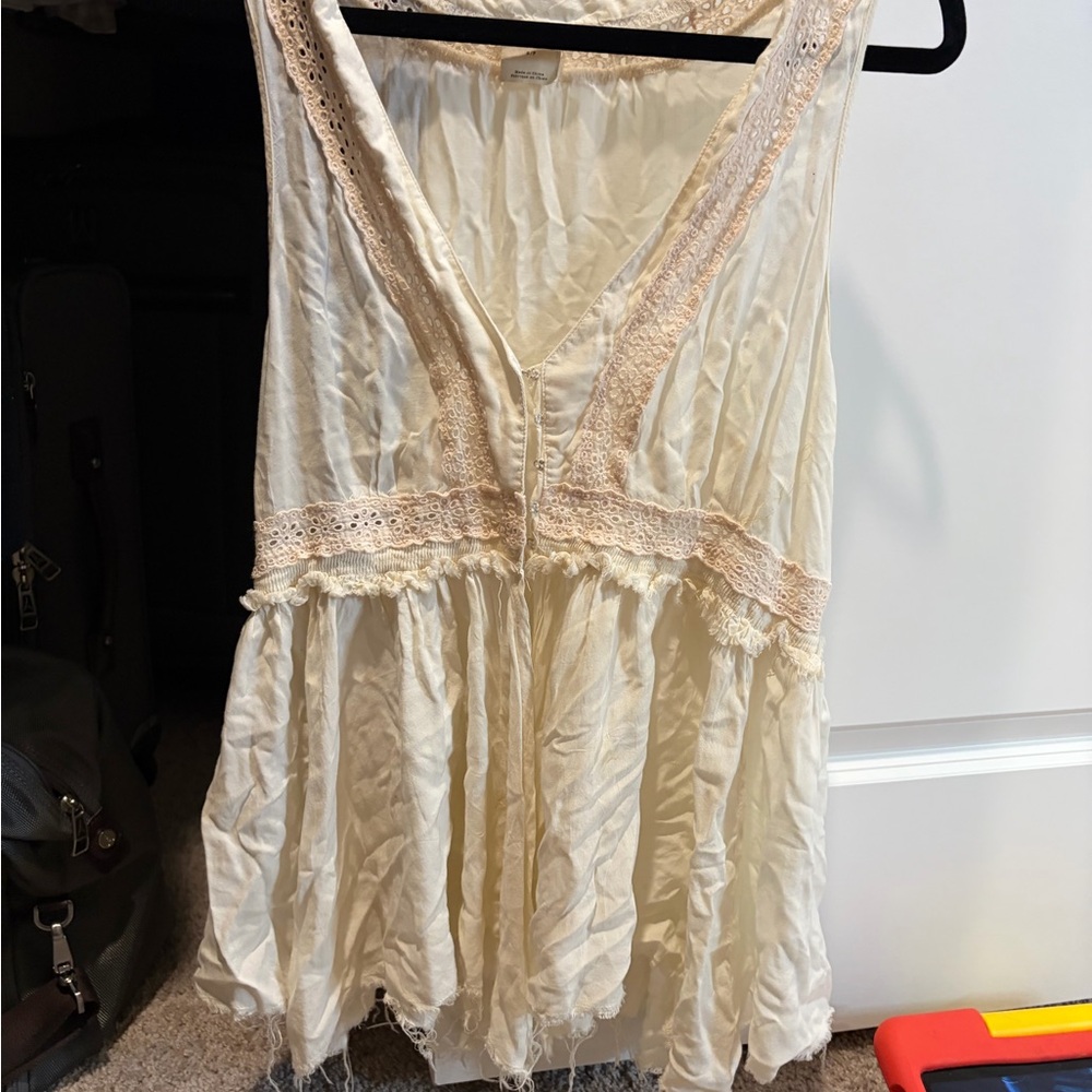 Cream Lace-Trim Sleeveless Shirt